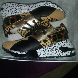 Brand new animal print Steve Madden sneakers